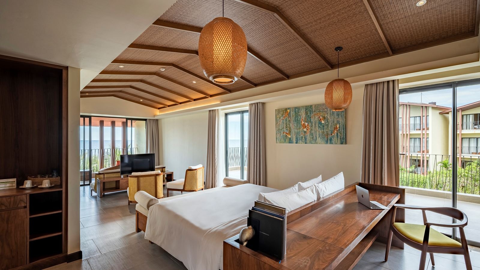 rooms-junior-suite-with-balcony