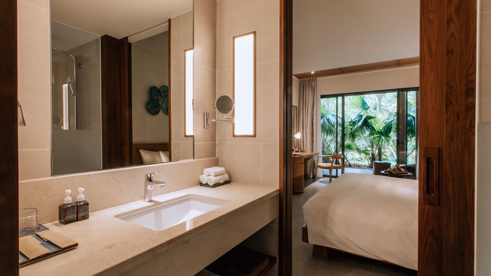 rooms-deluxe-garden-view-with-balcony