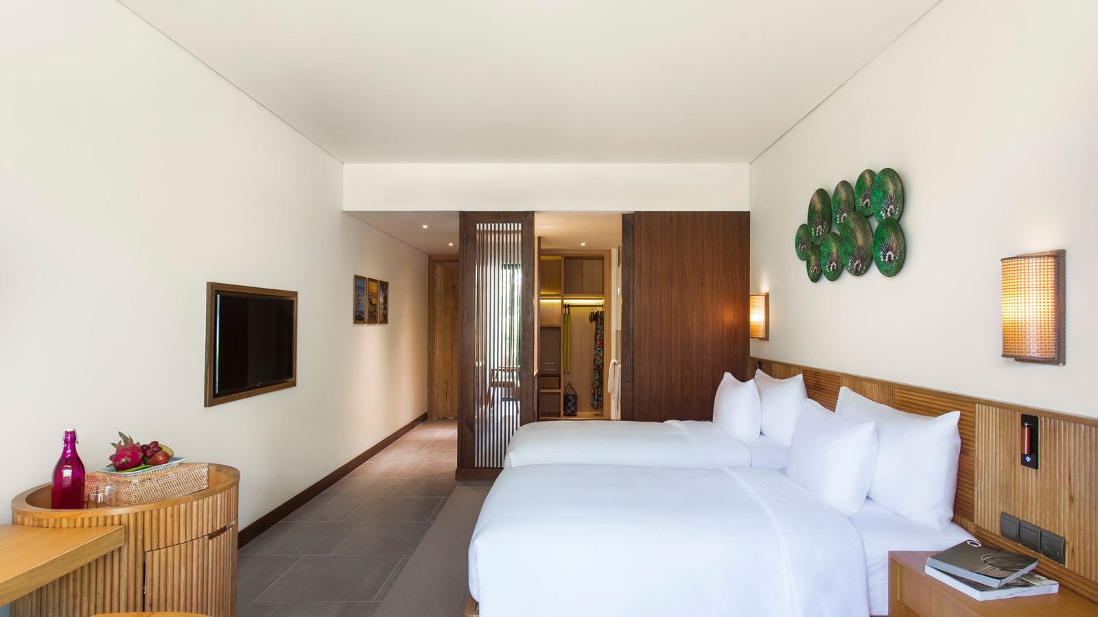 rooms-deluxe-pool-view