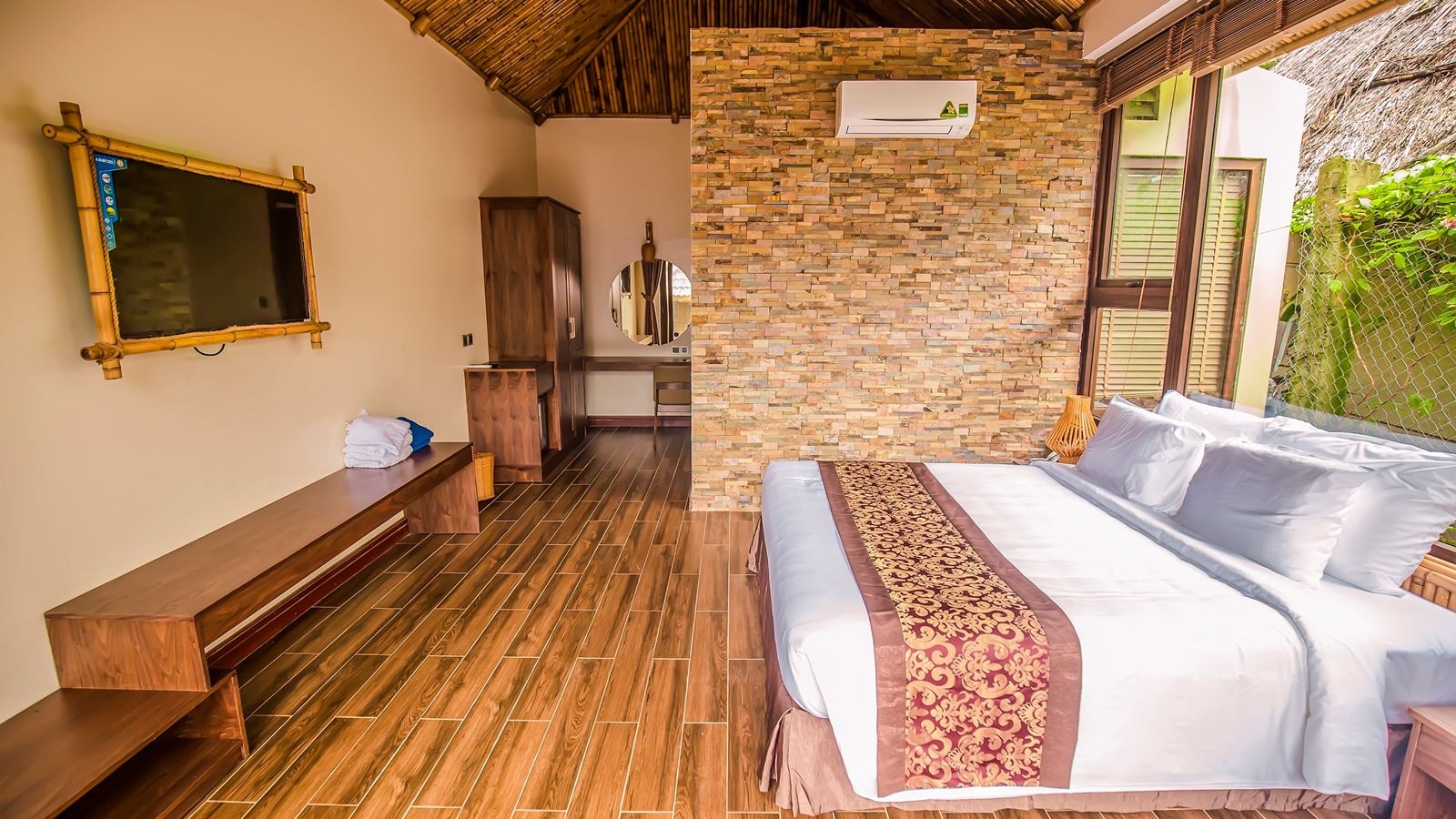 rooms-deluxe-bungalow-garden-view