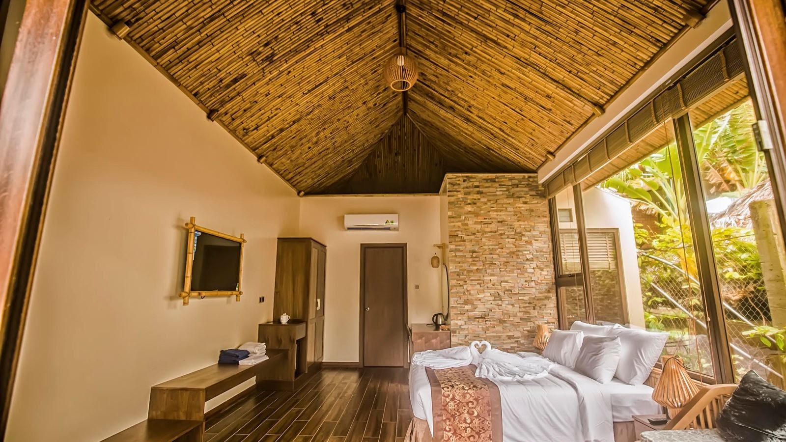 rooms-deluxe-bungalow-sea-view