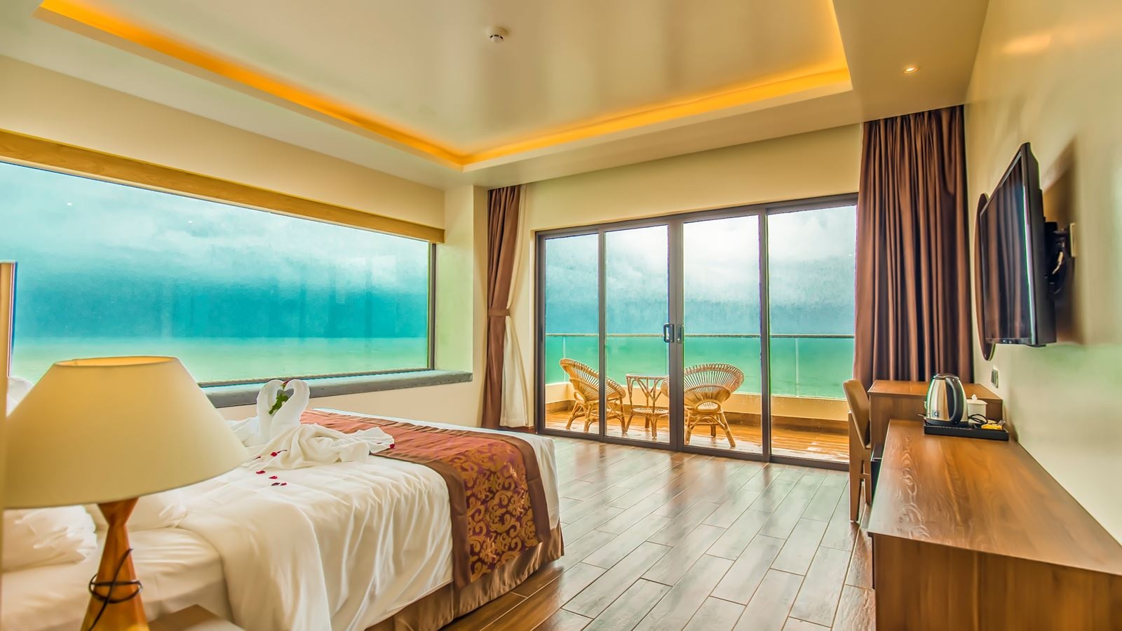 rooms-deluxe-double-room-with-panoramic-sea-view
