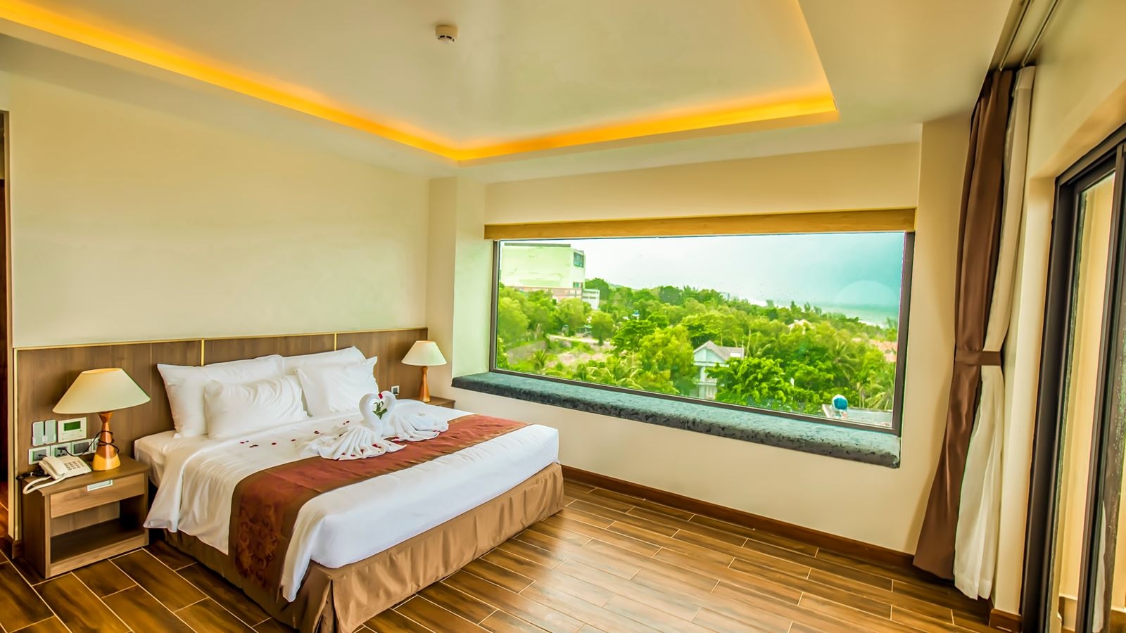 rooms-deluxe-double-room-with-panoramic-sea-view