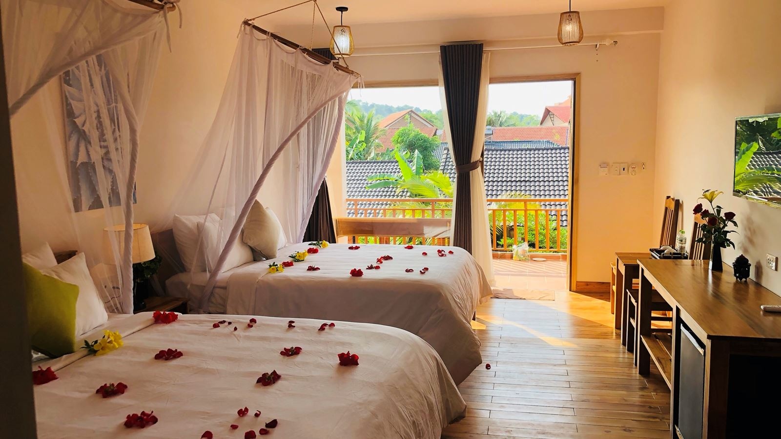 rooms-superior-triple-gardenview-with-balcony