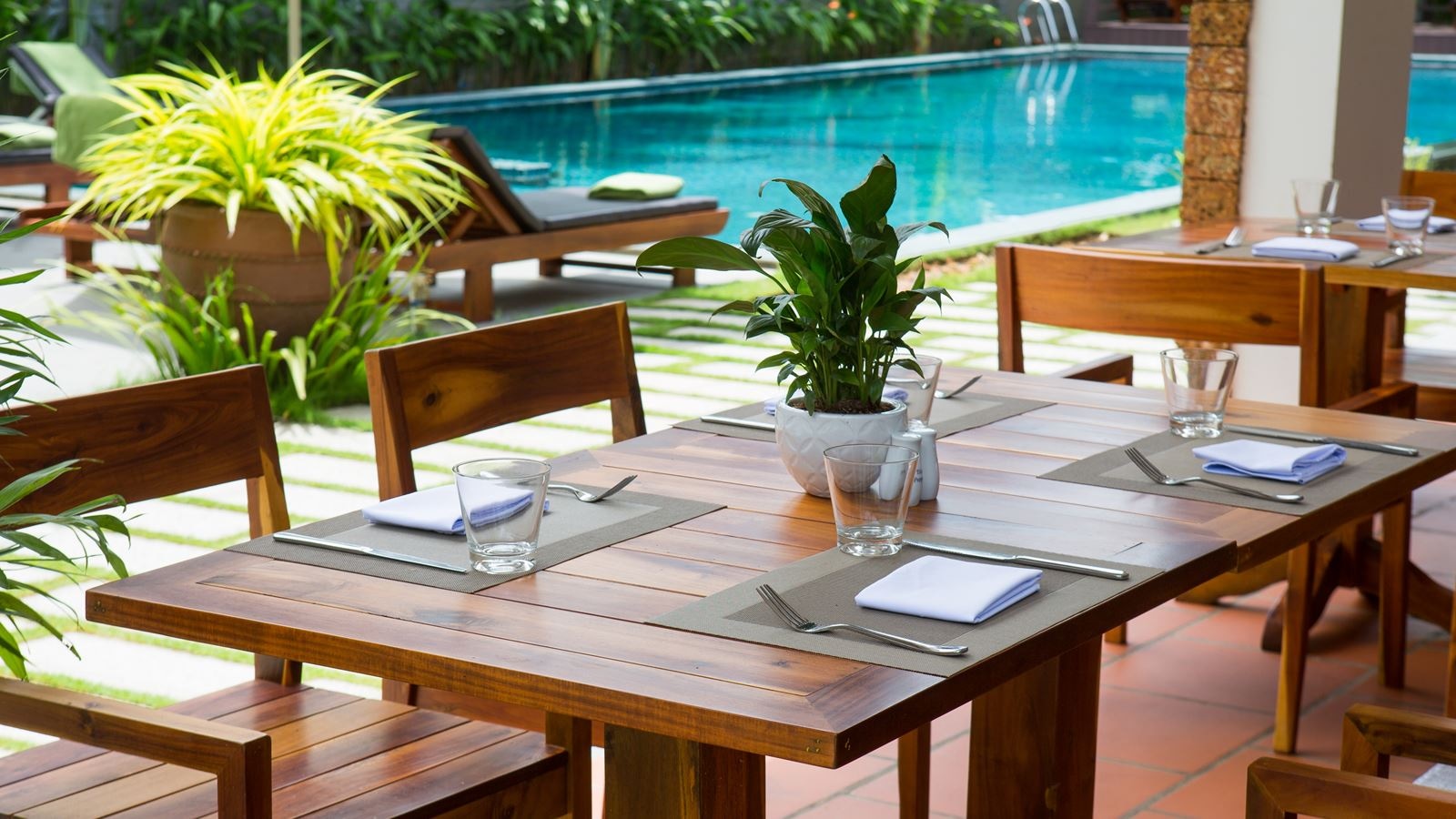 restaurants-nadine-restaurant