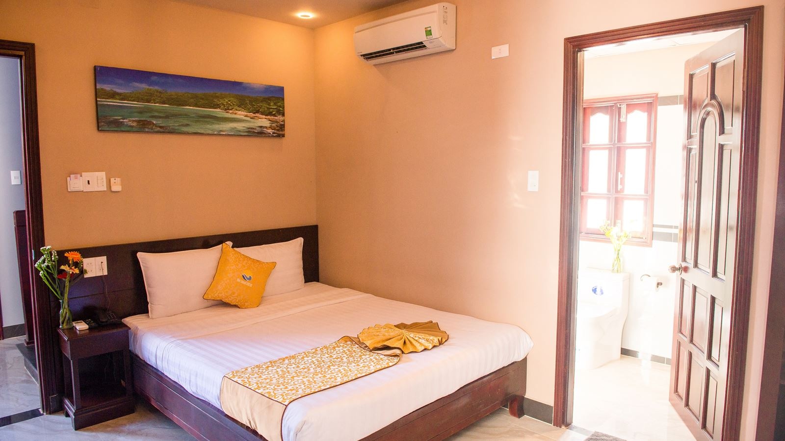 rooms-room-deluxe-seaview-with-balcony