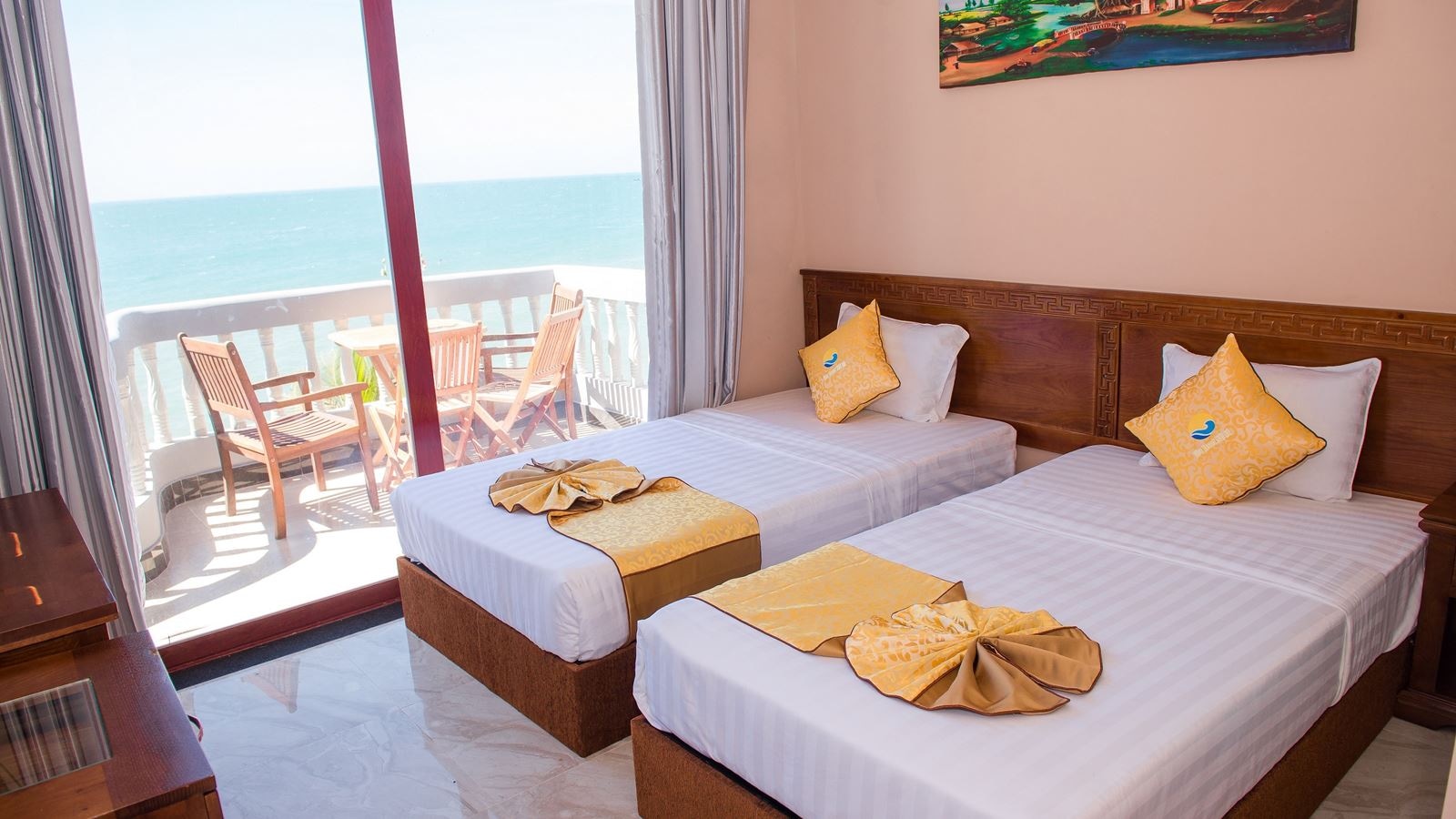 rooms-room-deluxe-seaview-with-balcony-child-without-extra-bed