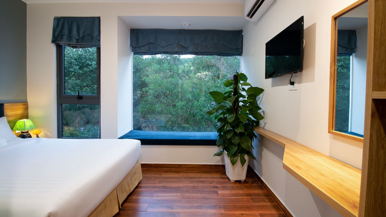 rooms-superior-mountain-view-with-window