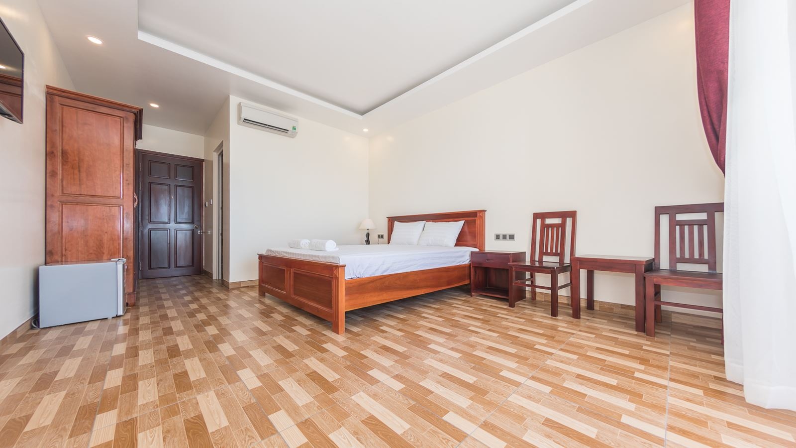 rooms-deluxe-hill-view