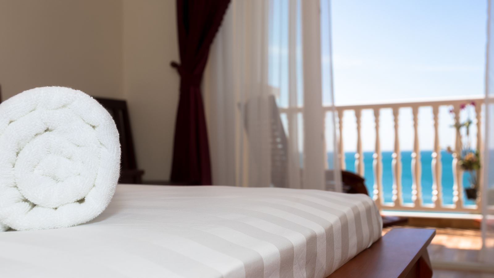 rooms-deluxe-sea-view