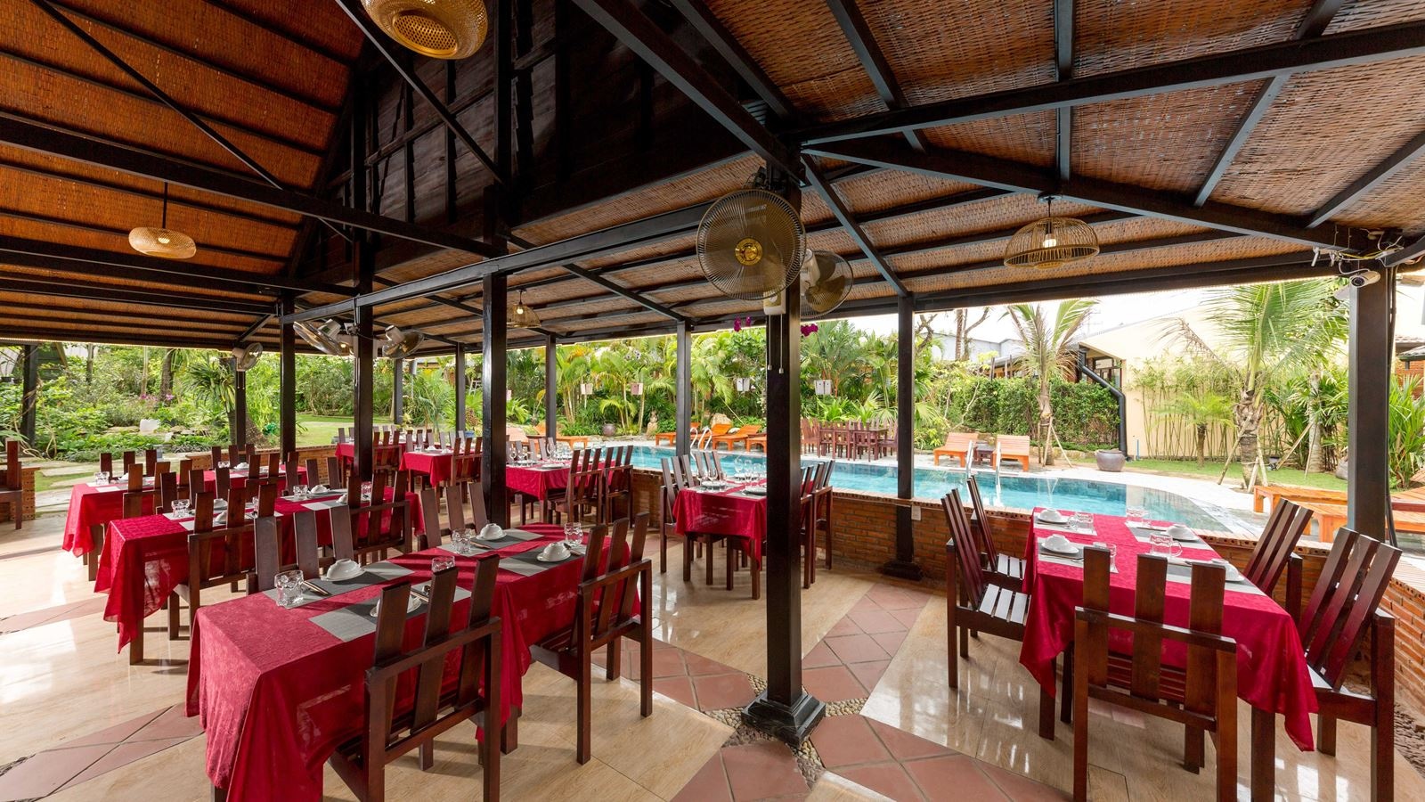 restaurants-restaurant