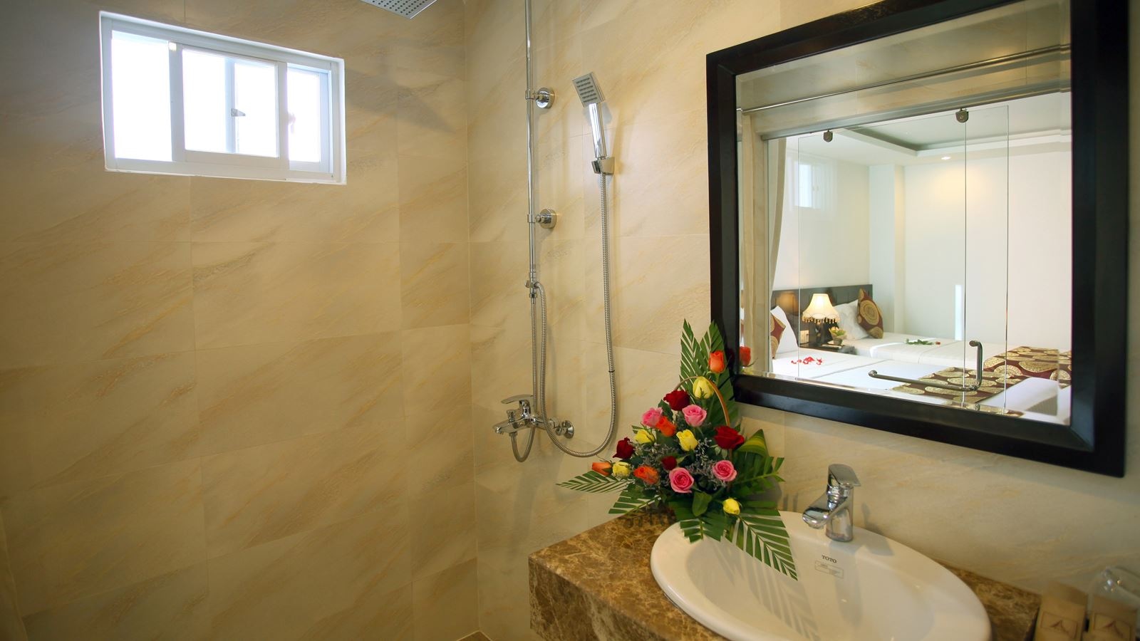 rooms-deluxe-balcony