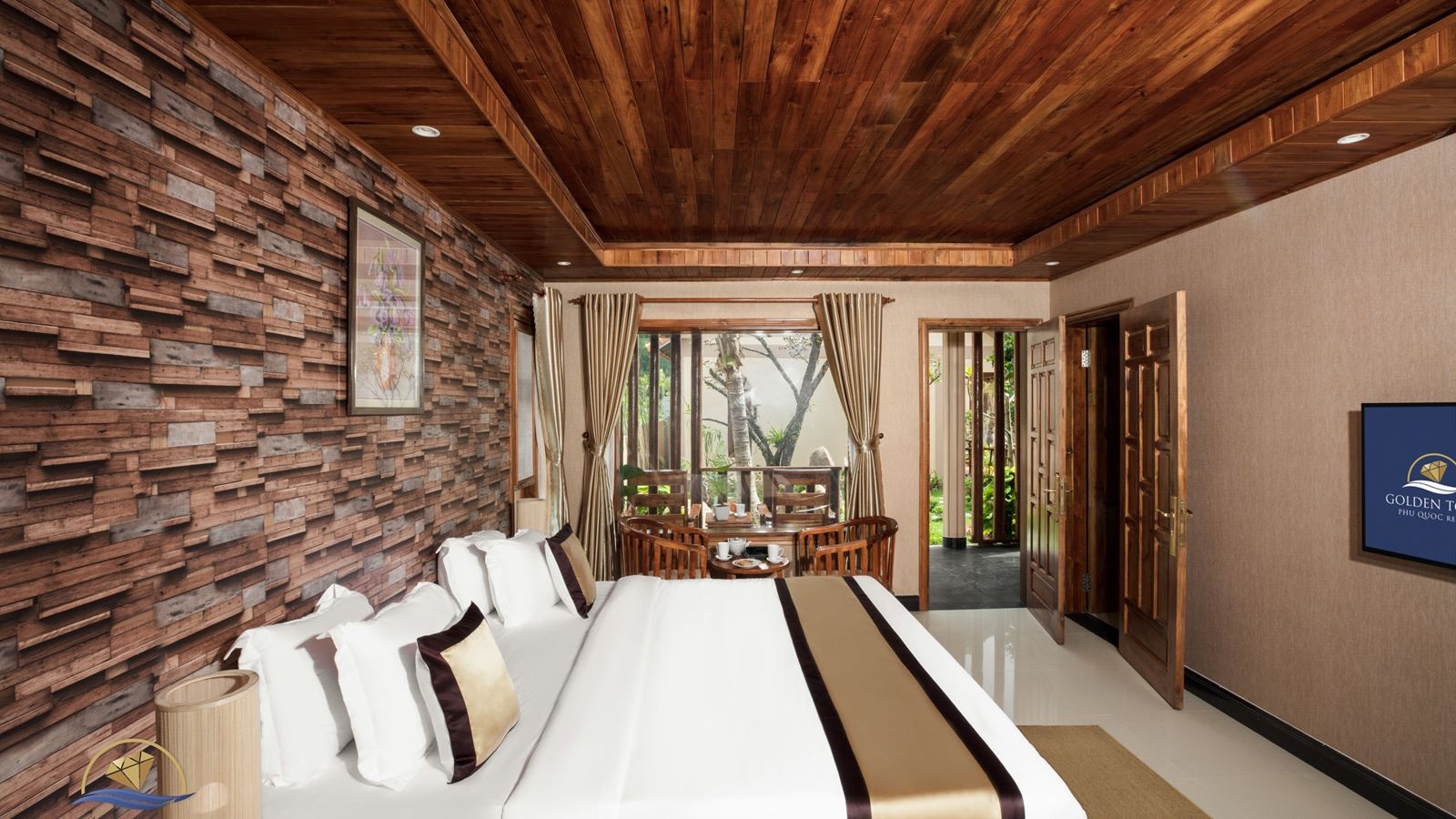 rooms-standard-gardenpool-view-with-balcony