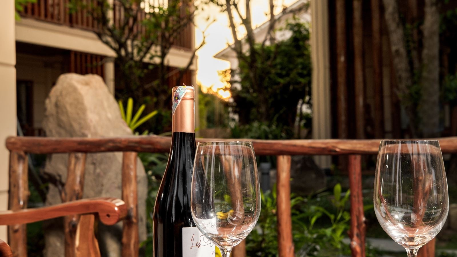 rooms-superior-with-balcony