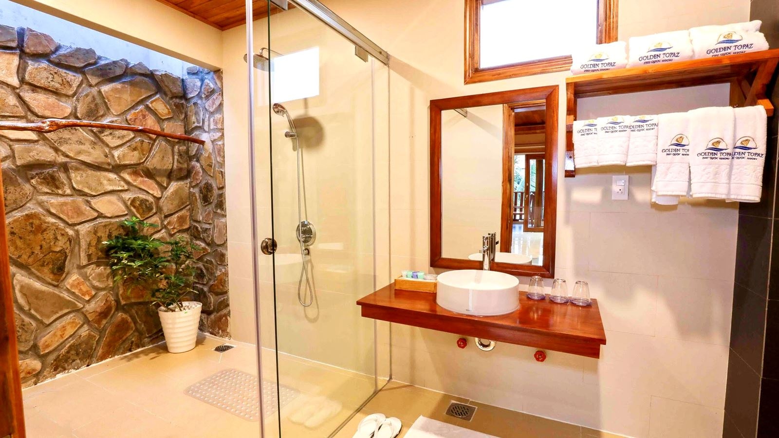 rooms-deluxe-pool-view-with-balcony-child-without-extra-bed