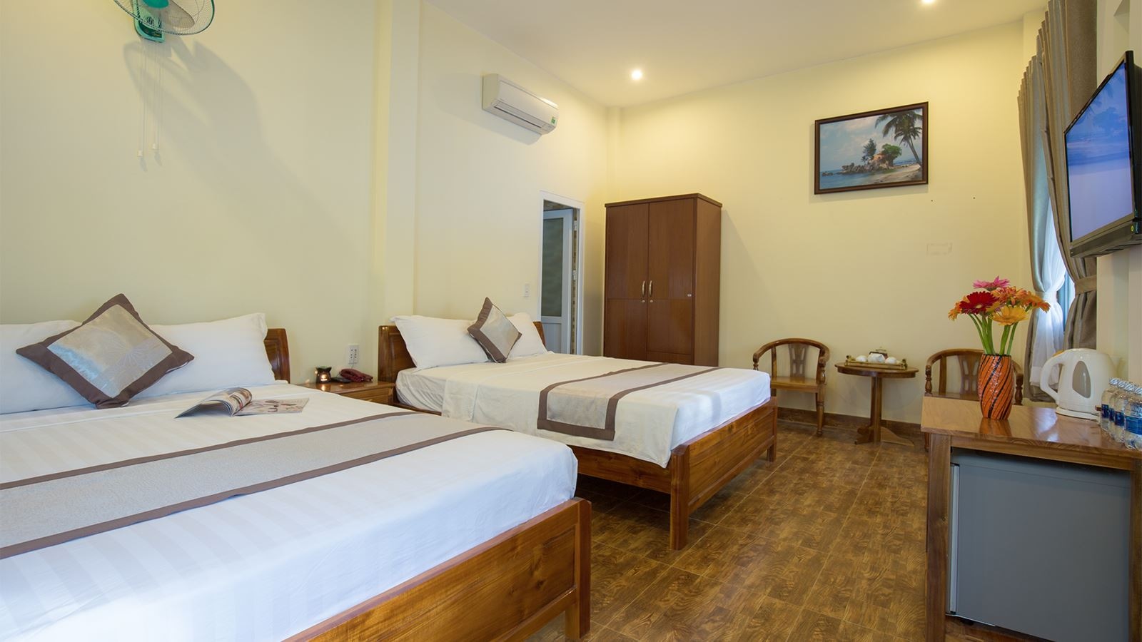 rooms-triple-room-pool-view