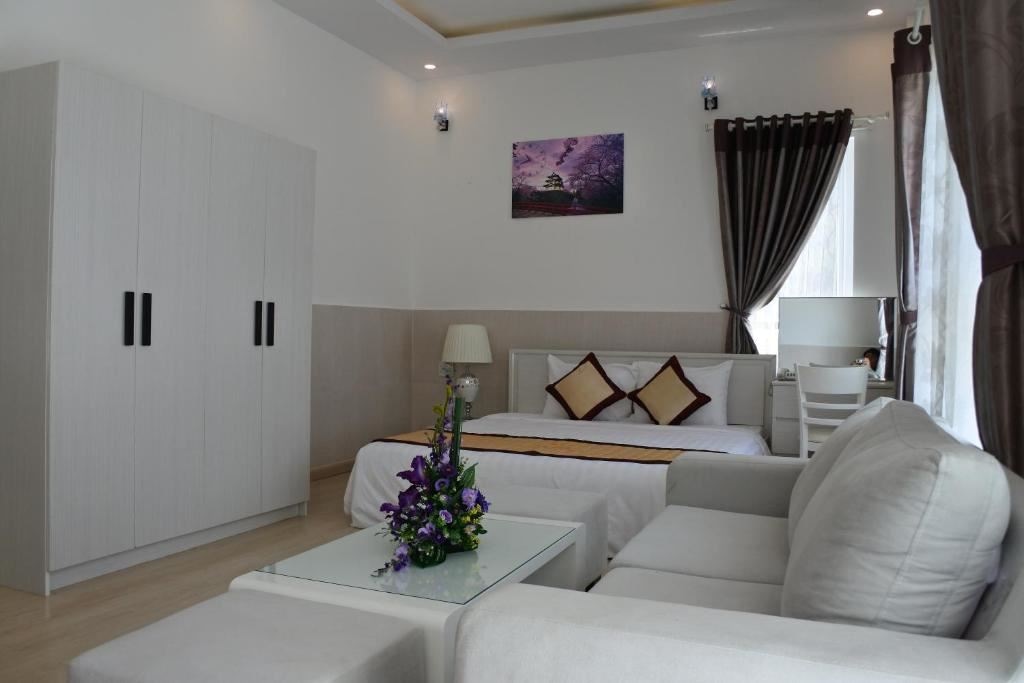 rooms-triple-suite-with-balcony