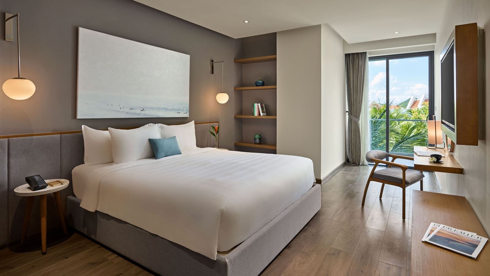 rooms-superior-suite-2-king-beds-balcony