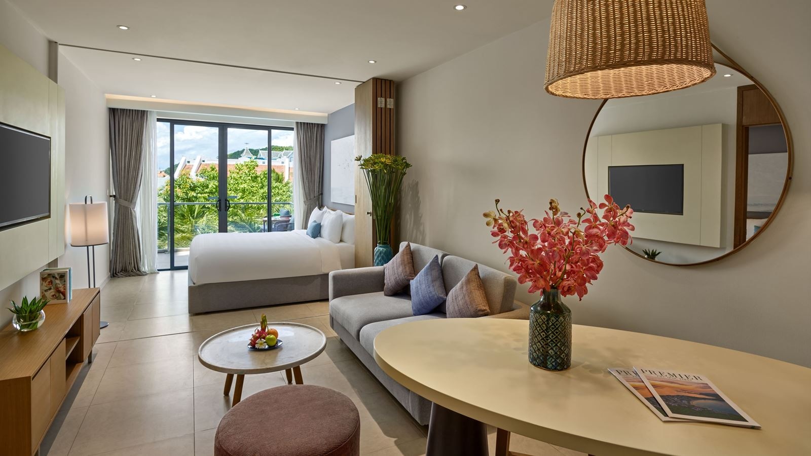 rooms-superior-suite-2-king-beds-balcony