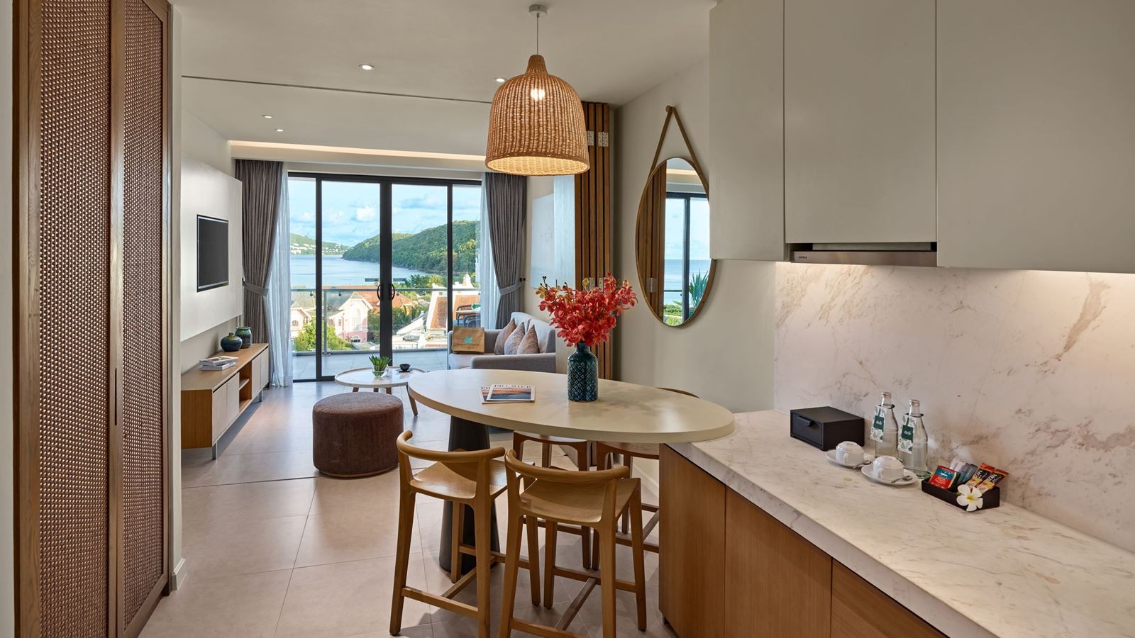 rooms-superior-suite-2-king-beds-balcony-with-meals