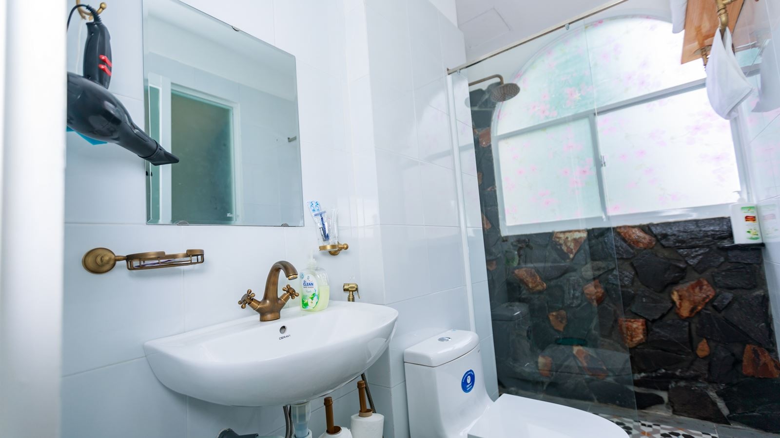 rooms-deluxe-triple-room-balcony-with-sofa-bed