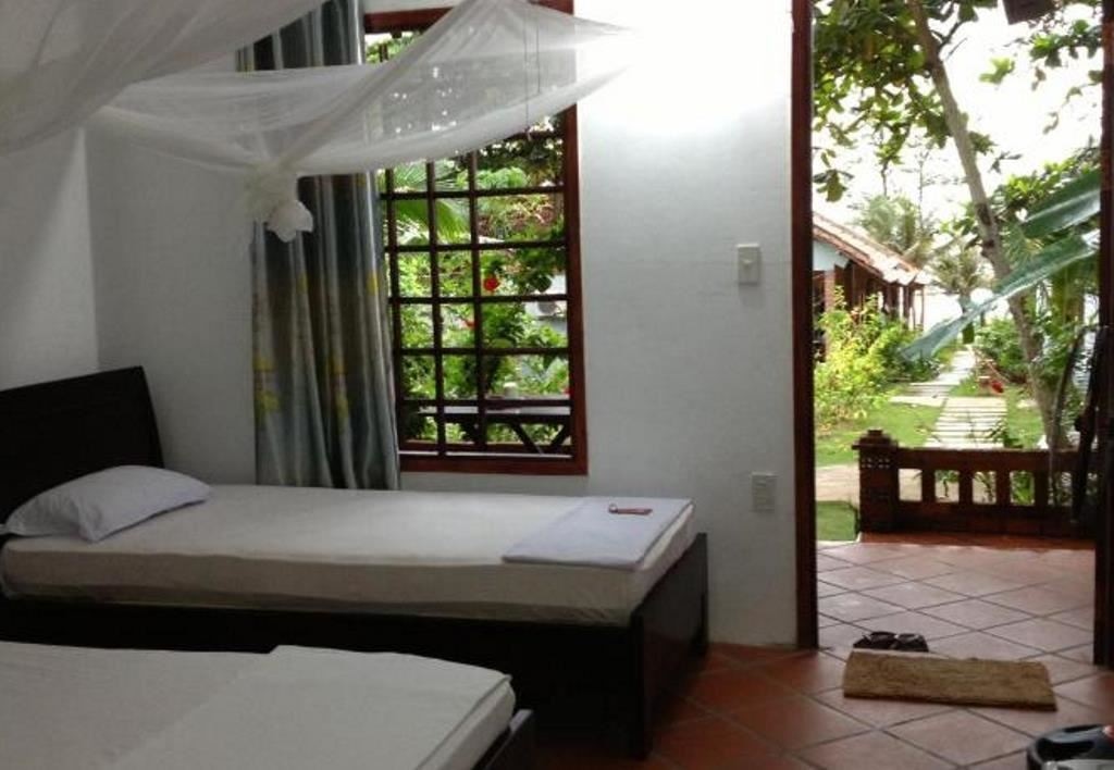 rooms-deluxe-beach-front-bungalow-sea-view