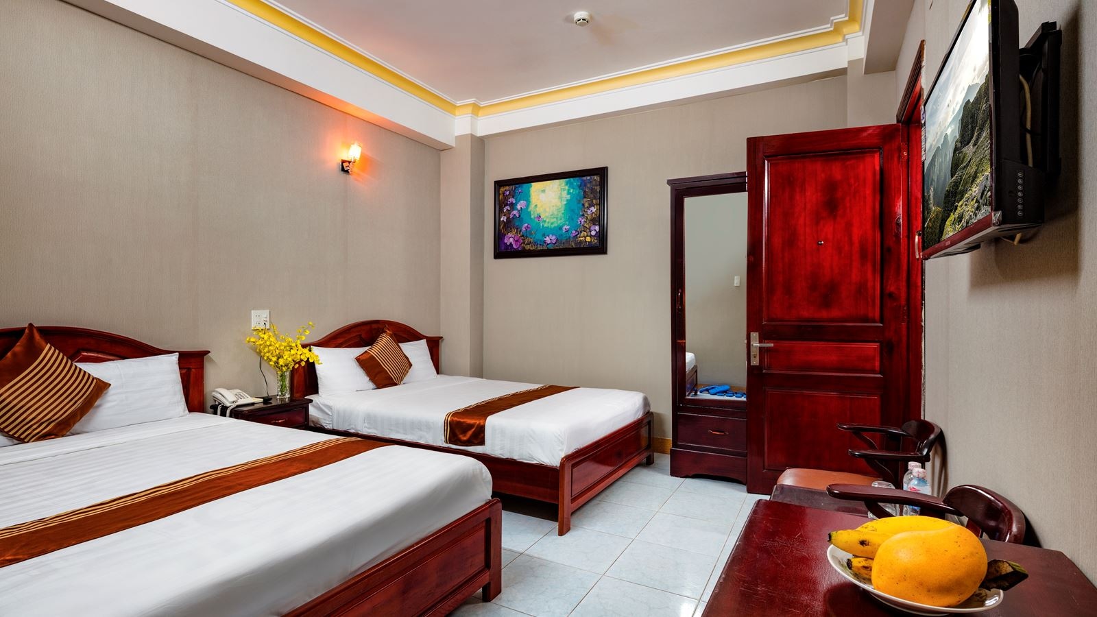 rooms-standard-interior-no-window