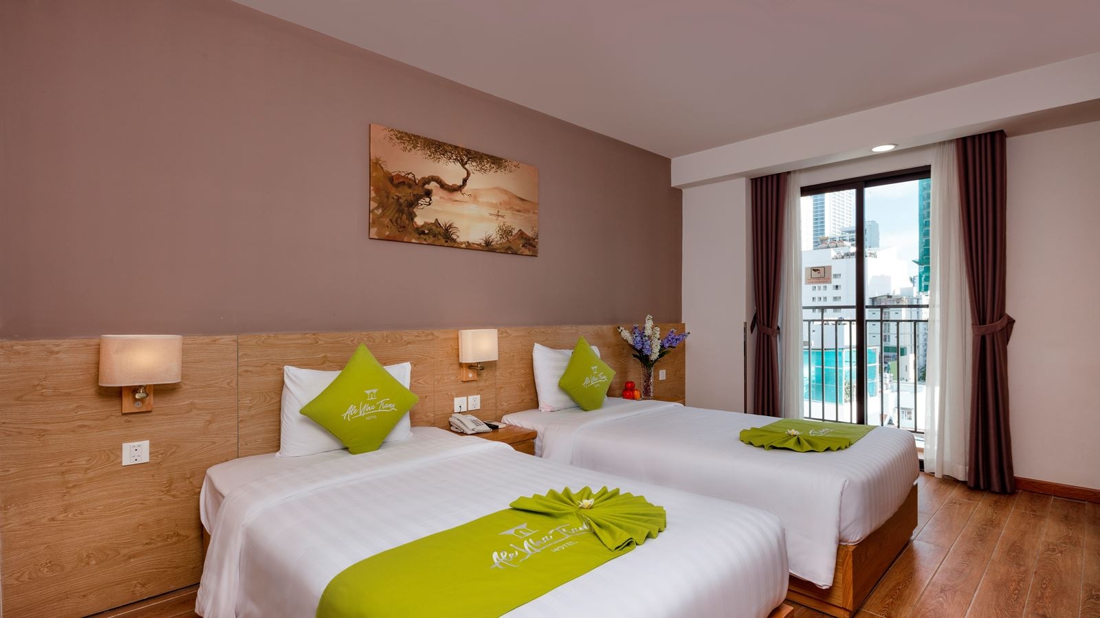 rooms-deluxe-city-view-with-balcony