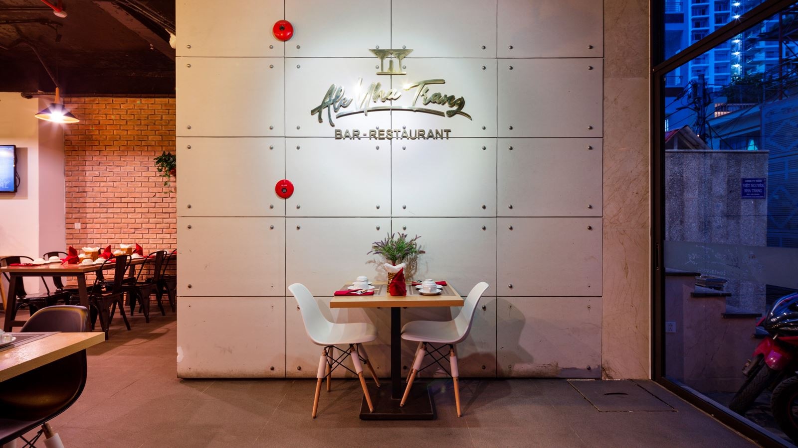 restaurants-restaurant