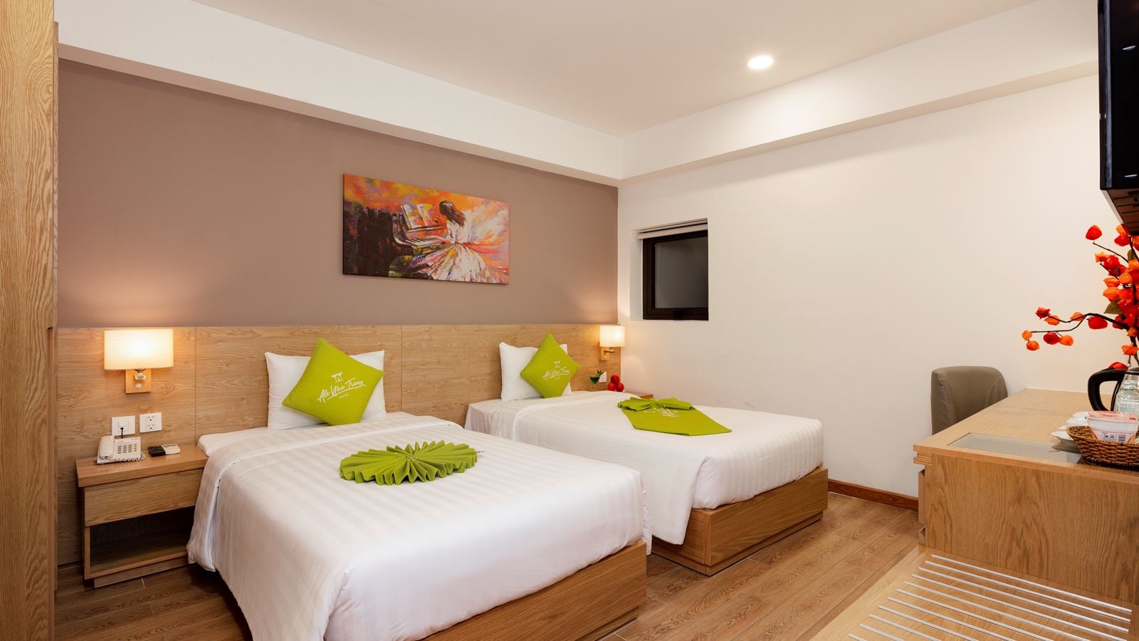 rooms-superior-interior--with-window