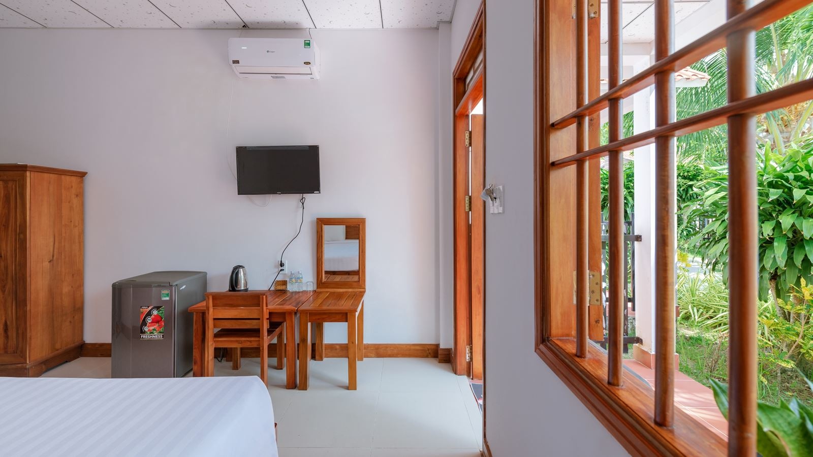 rooms-basic-bungalow-with-terrace