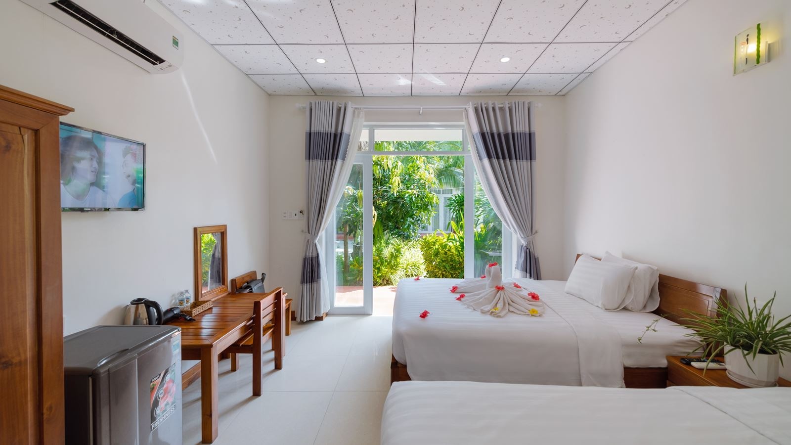 rooms-deluxe-bungalow-with-terrace