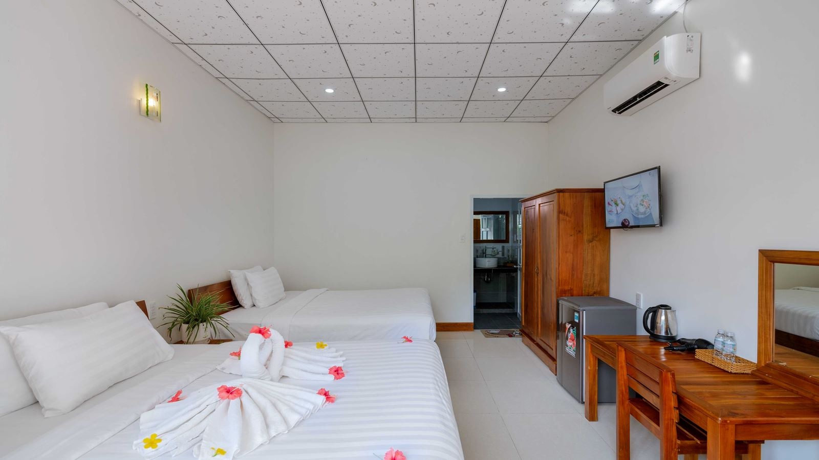 rooms-deluxe-family-bungalow-with-terrace