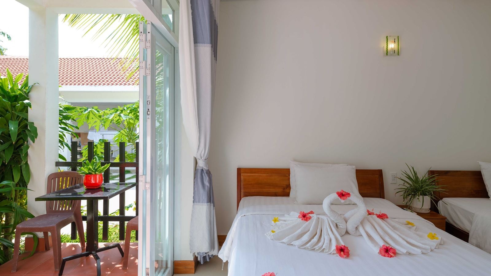 rooms-deluxe-family-bungalow-with-terrace