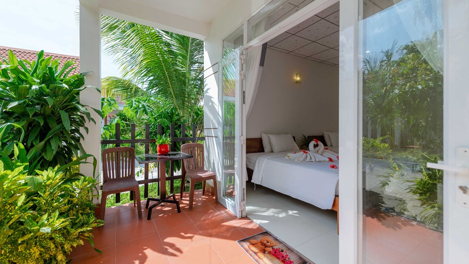 rooms-deluxe-family-bungalow-with-terrace