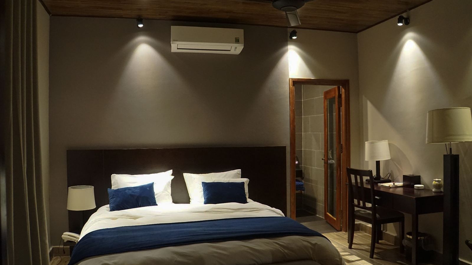 rooms-luxury-family-villa