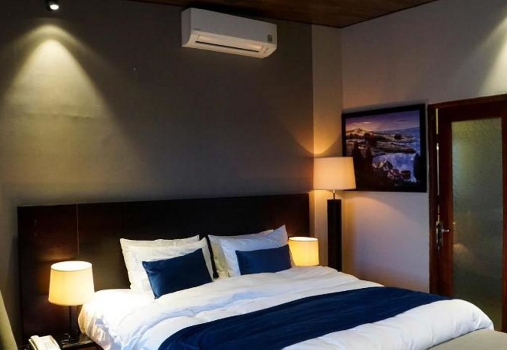 rooms-suite-family-villa-gardensea-view-with-balcony