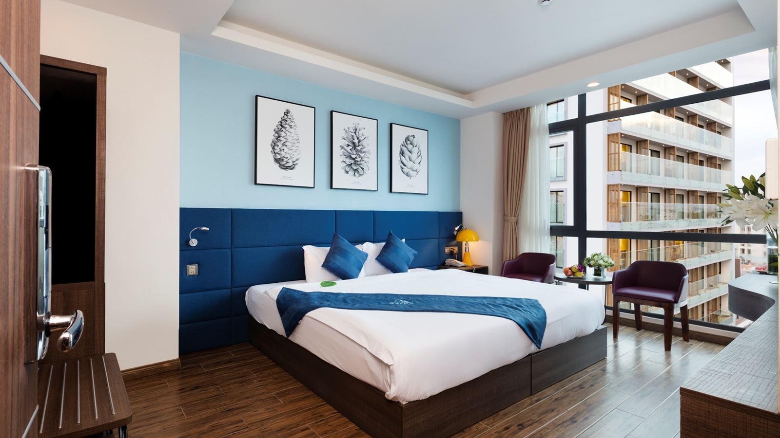 rooms-deluxe-balcony-cityview