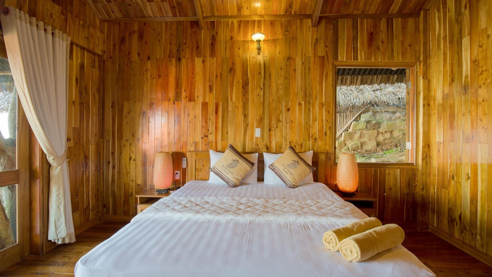 rooms-beach-front-bungalow