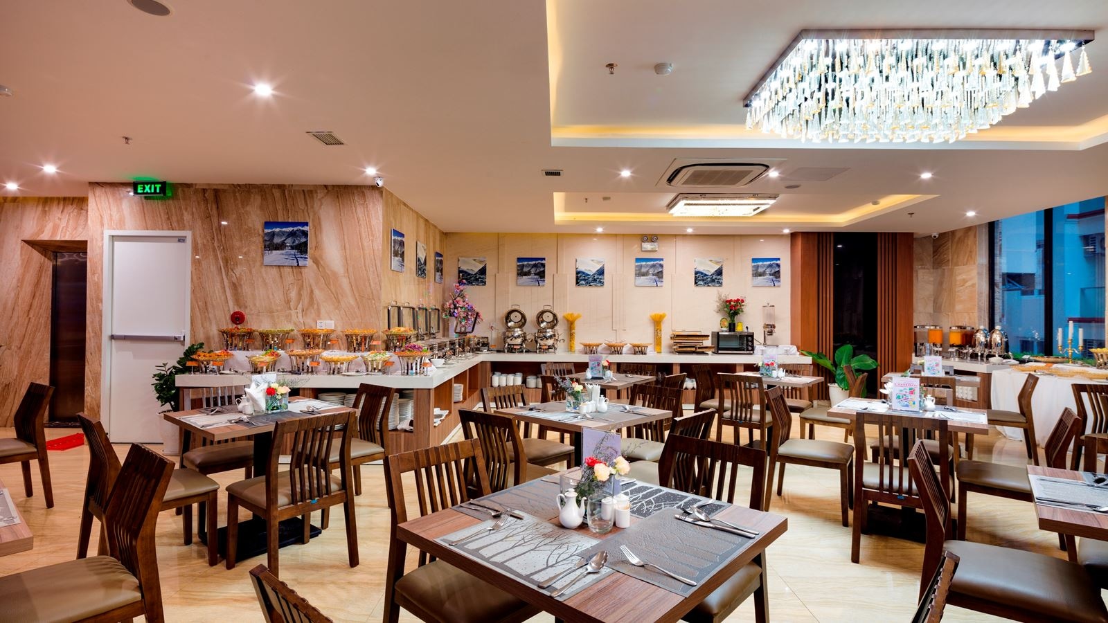 restaurants-restaurant