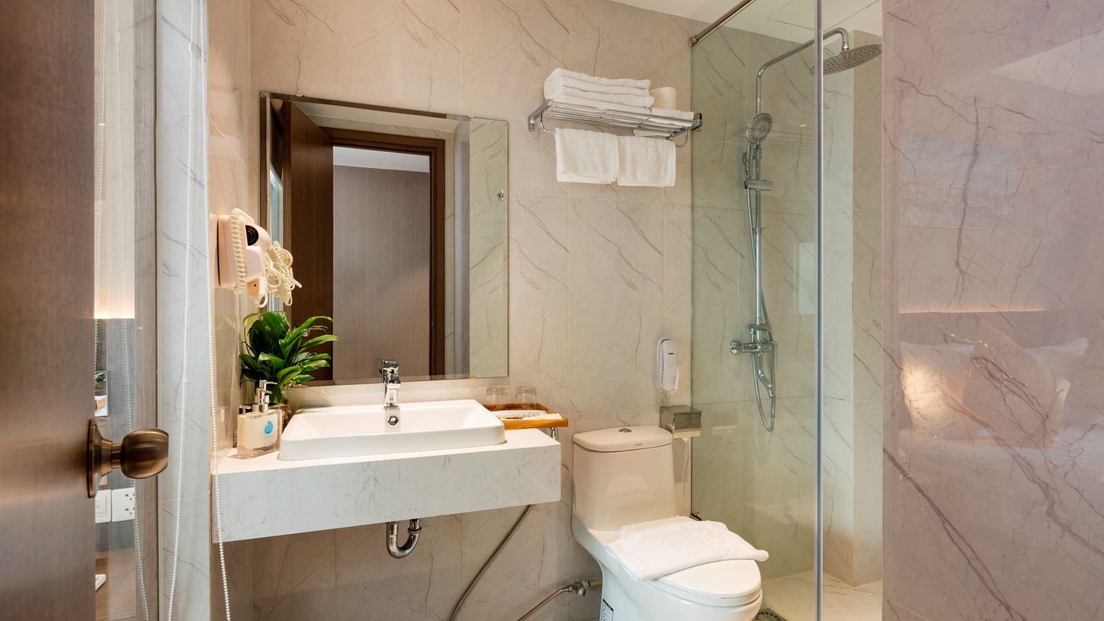 rooms-superior-city-view-with-balcony