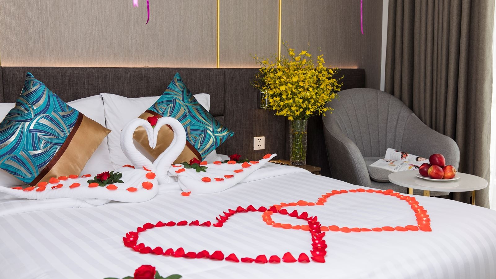 rooms-deluxe-city-view-with-balcony-child-without-extra-bed