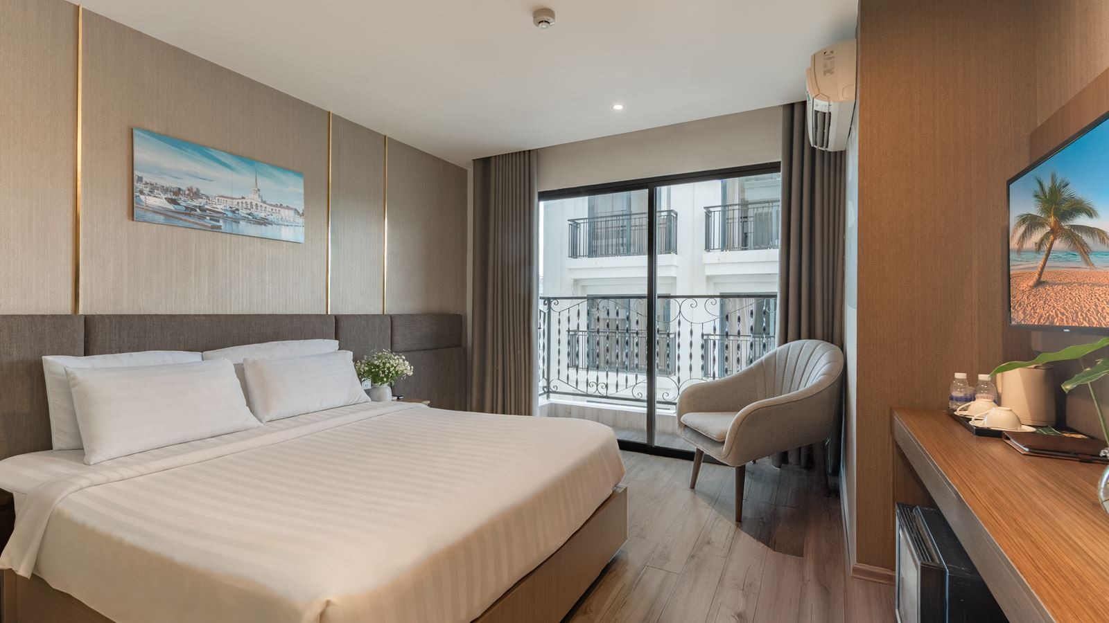 rooms-senior-partial-sea-view-with-balcony