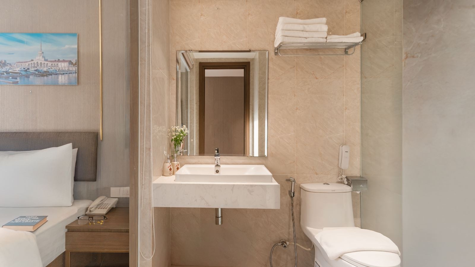 rooms-deluxe-city-view-with-balcony-child-without-extra-bed