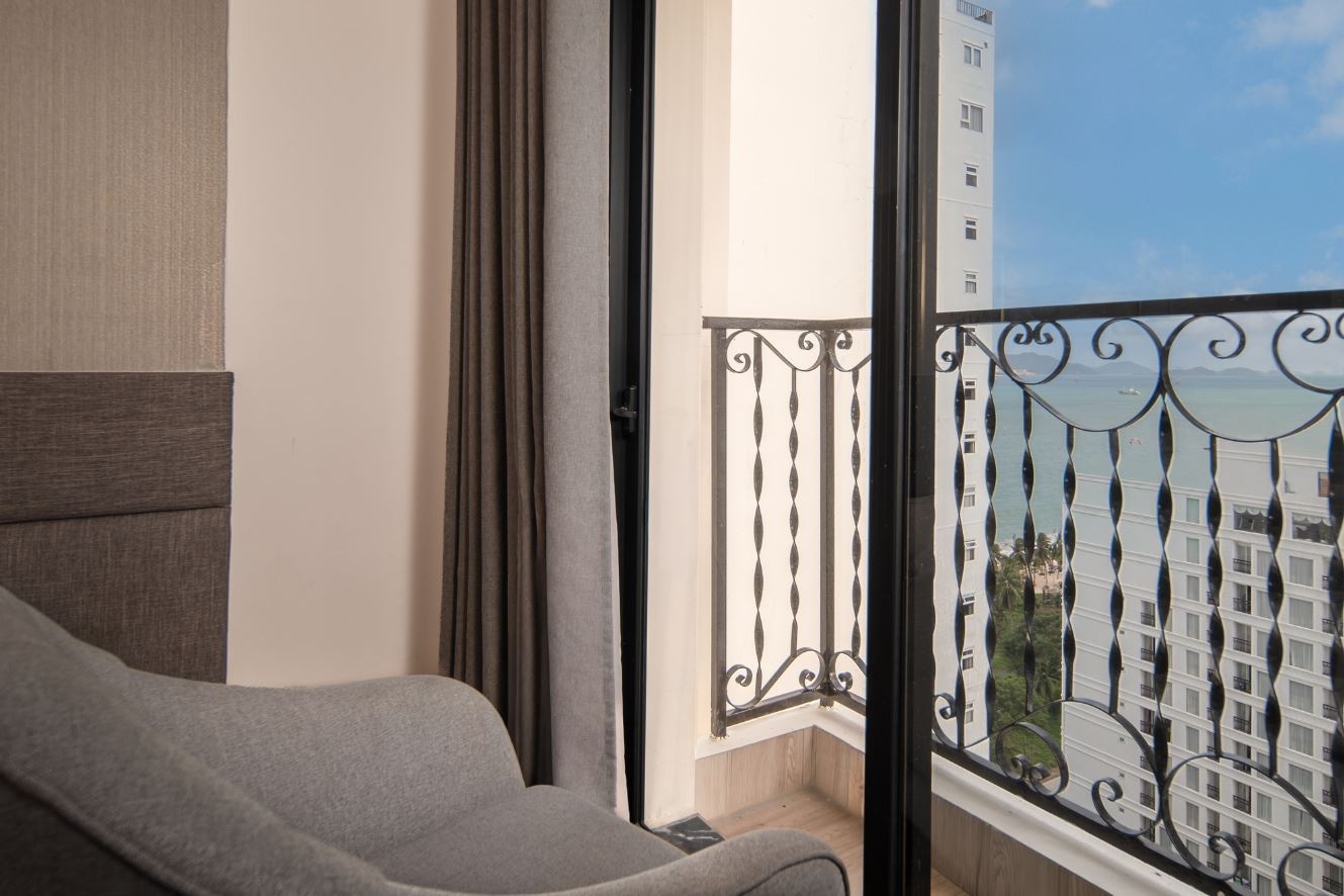 rooms-senior-partial-sea-view-with-balcony