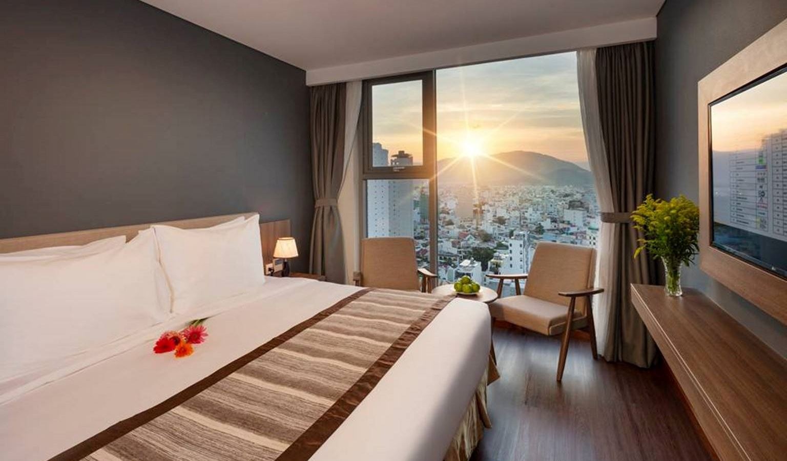 rooms-deluxe-city-view