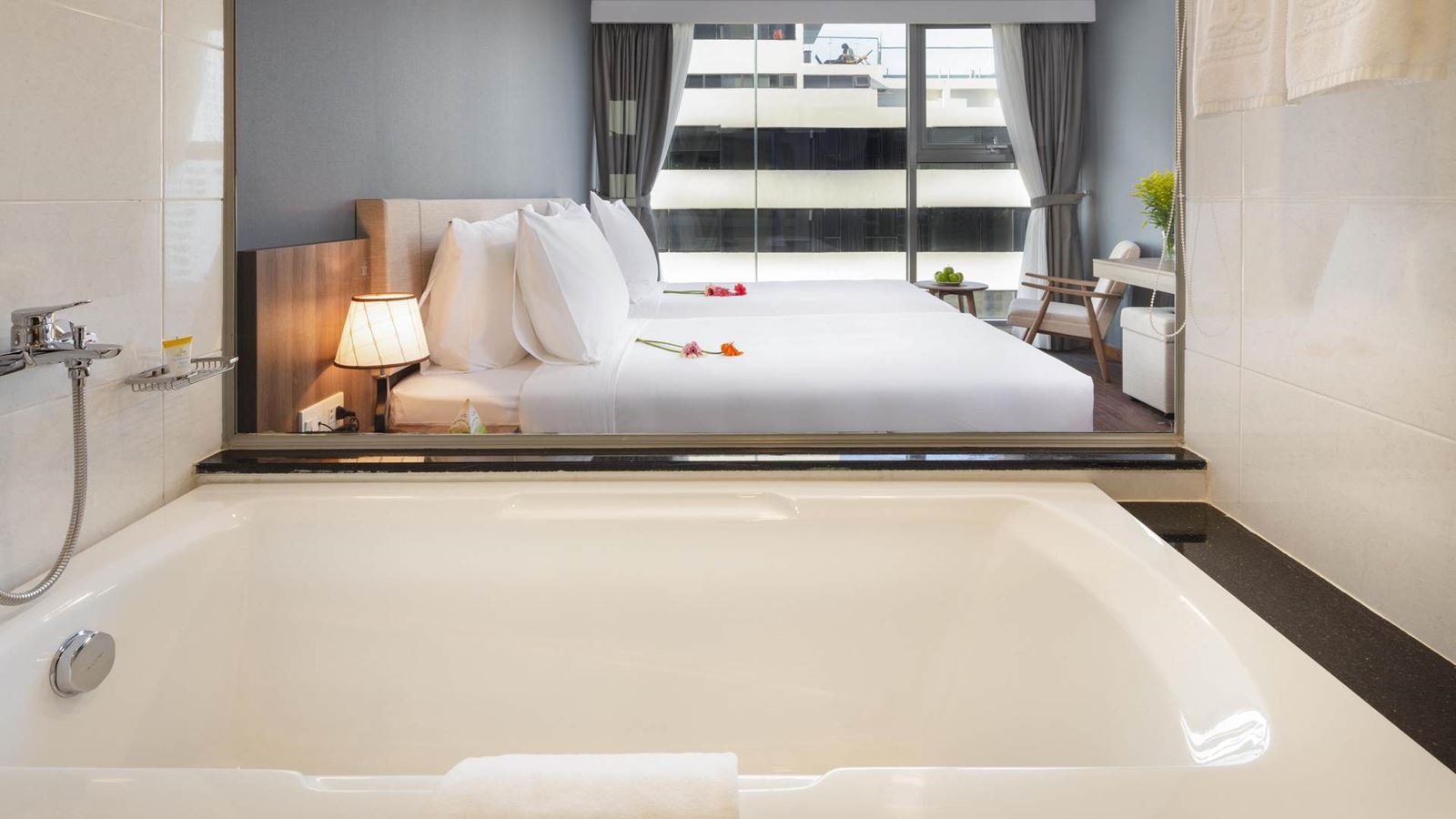 rooms-deluxe-city-view