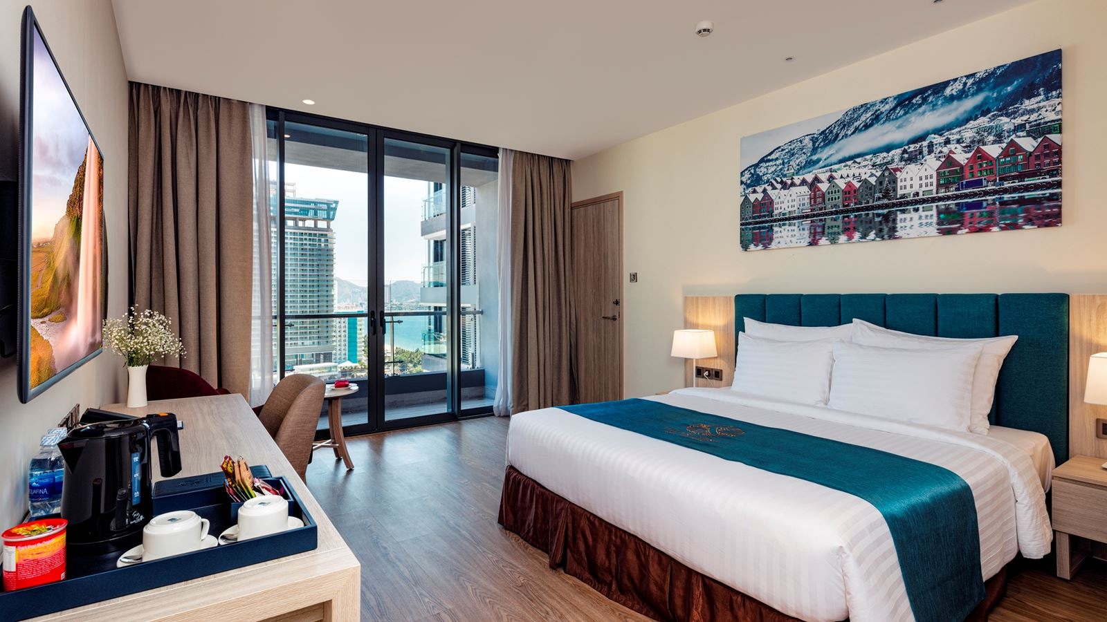 rooms-deluxe-room-balcony