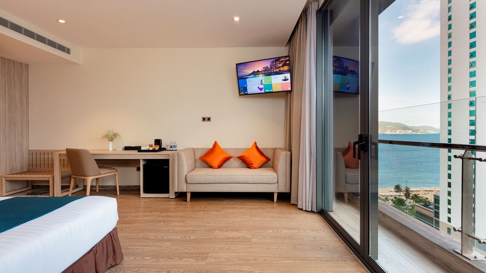 rooms-premium-deluxe-balcony