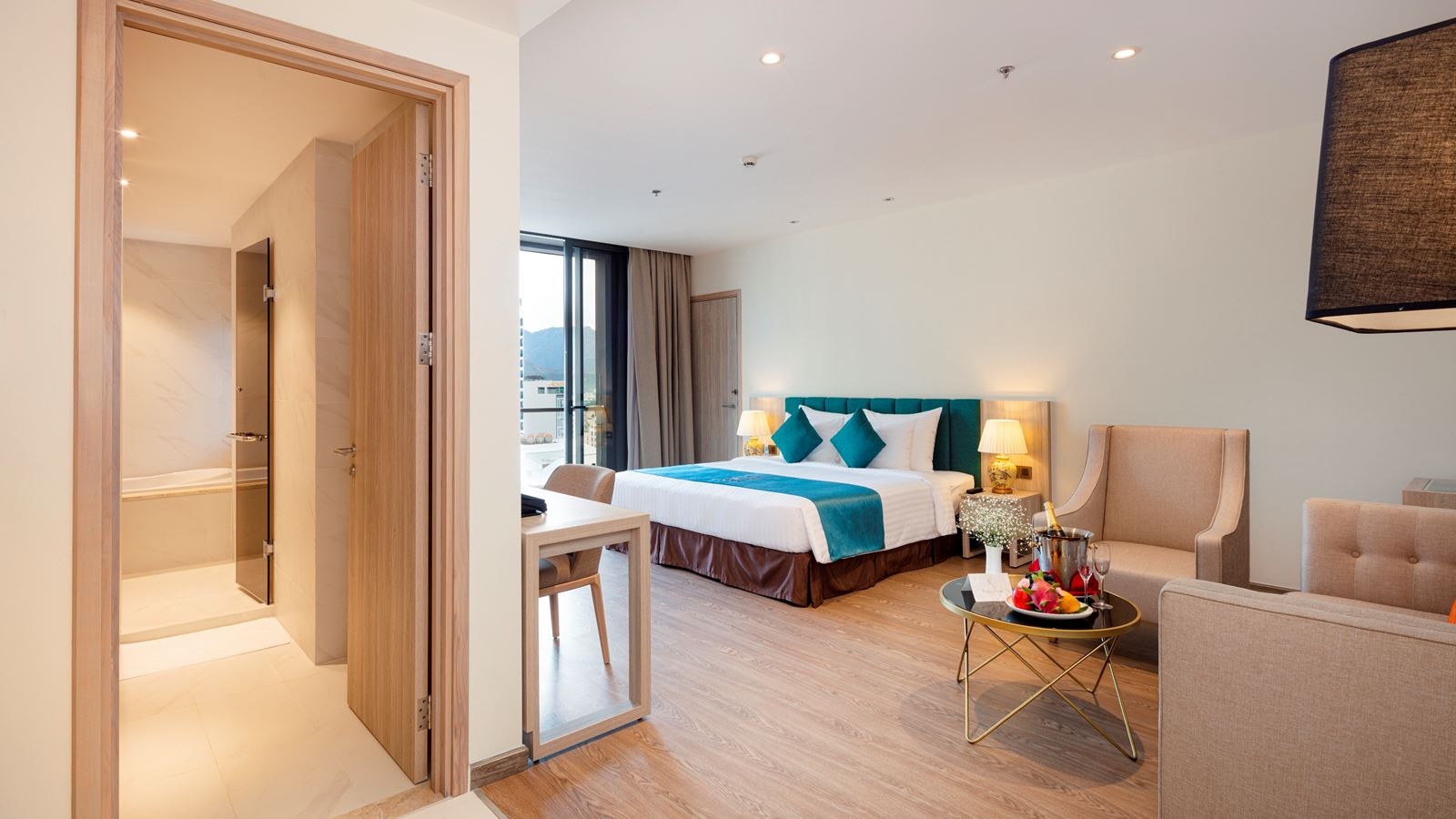 rooms-junior-suite-balcony